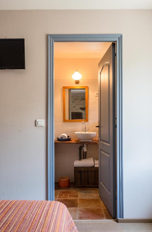 Hotel Mas Vidau Porte Des Alpilles Saint-Étienne-du-Grès Eksteriør bilde